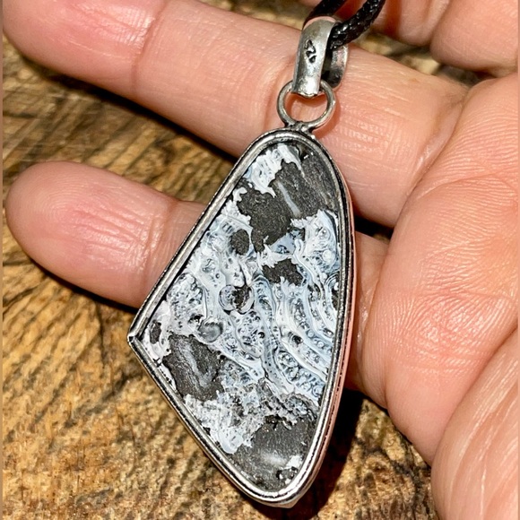 Gray Blister Solar Quartz Pendant 2 1/4” - Picture 10 of 11